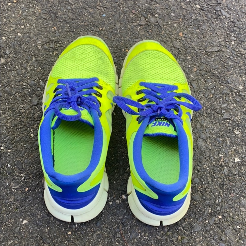 Lightly worn nike sneakers